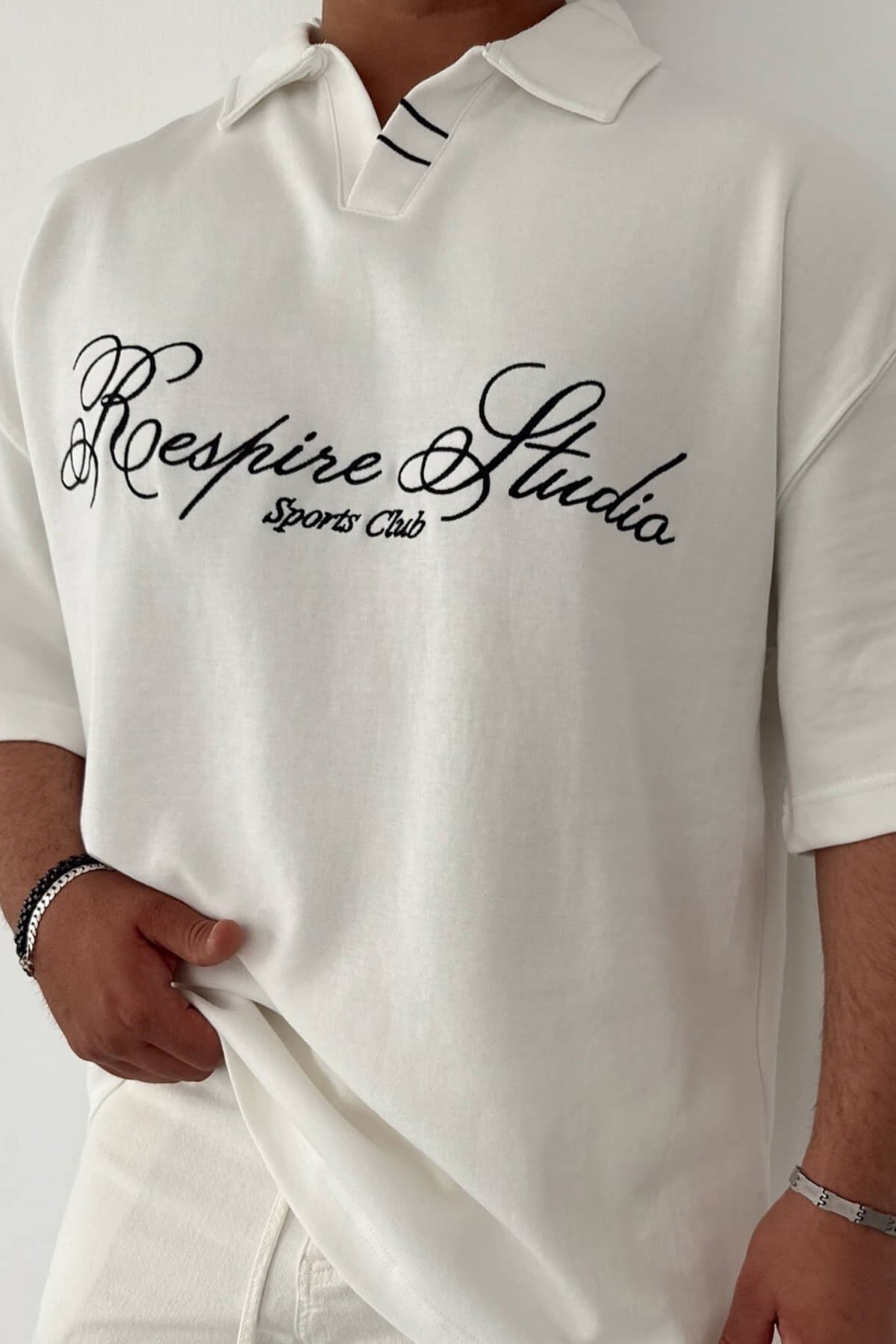 Beyaz Nakışlı Polo Yaka T-shirt