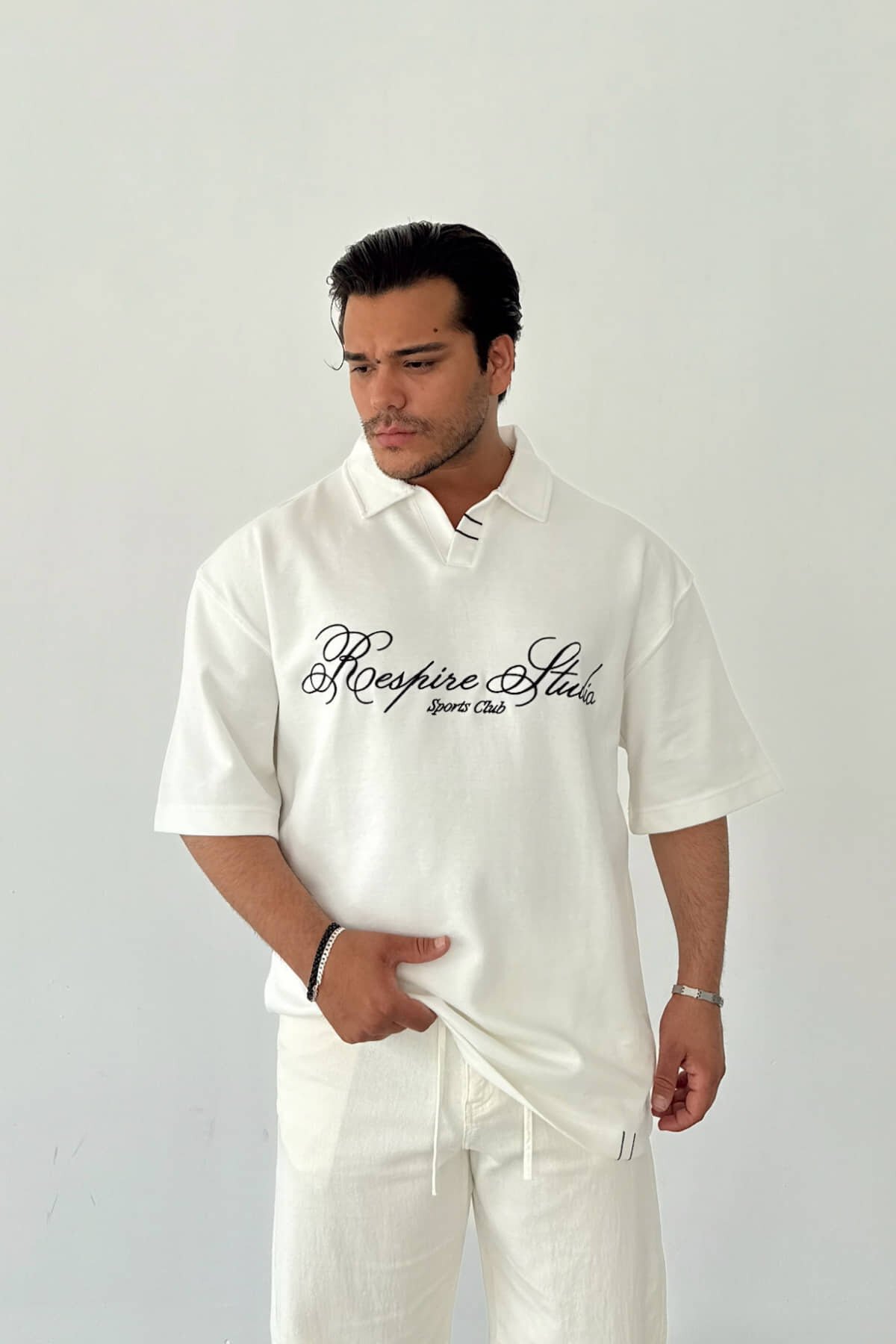 Beyaz Nakışlı Polo Yaka T-shirt