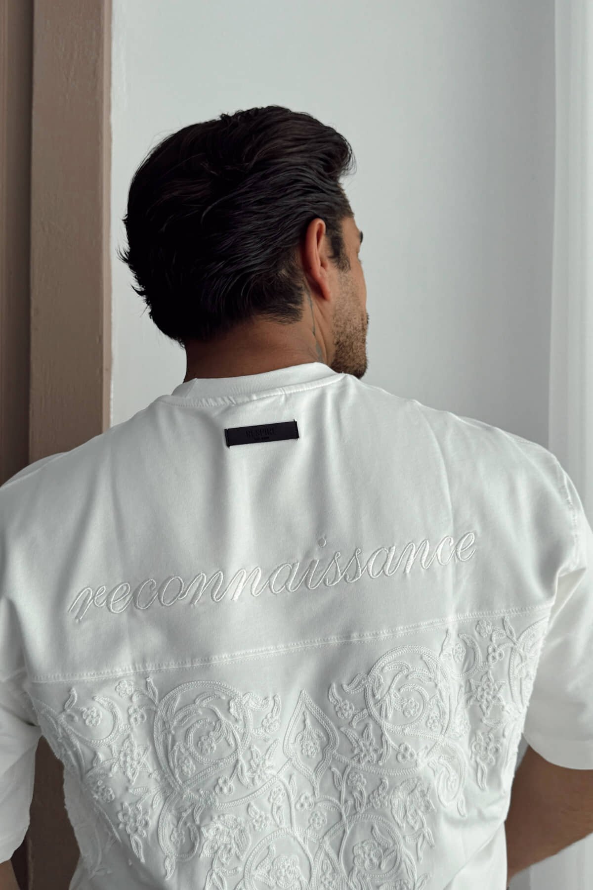 Beyaz Nakışlı T-shirt
