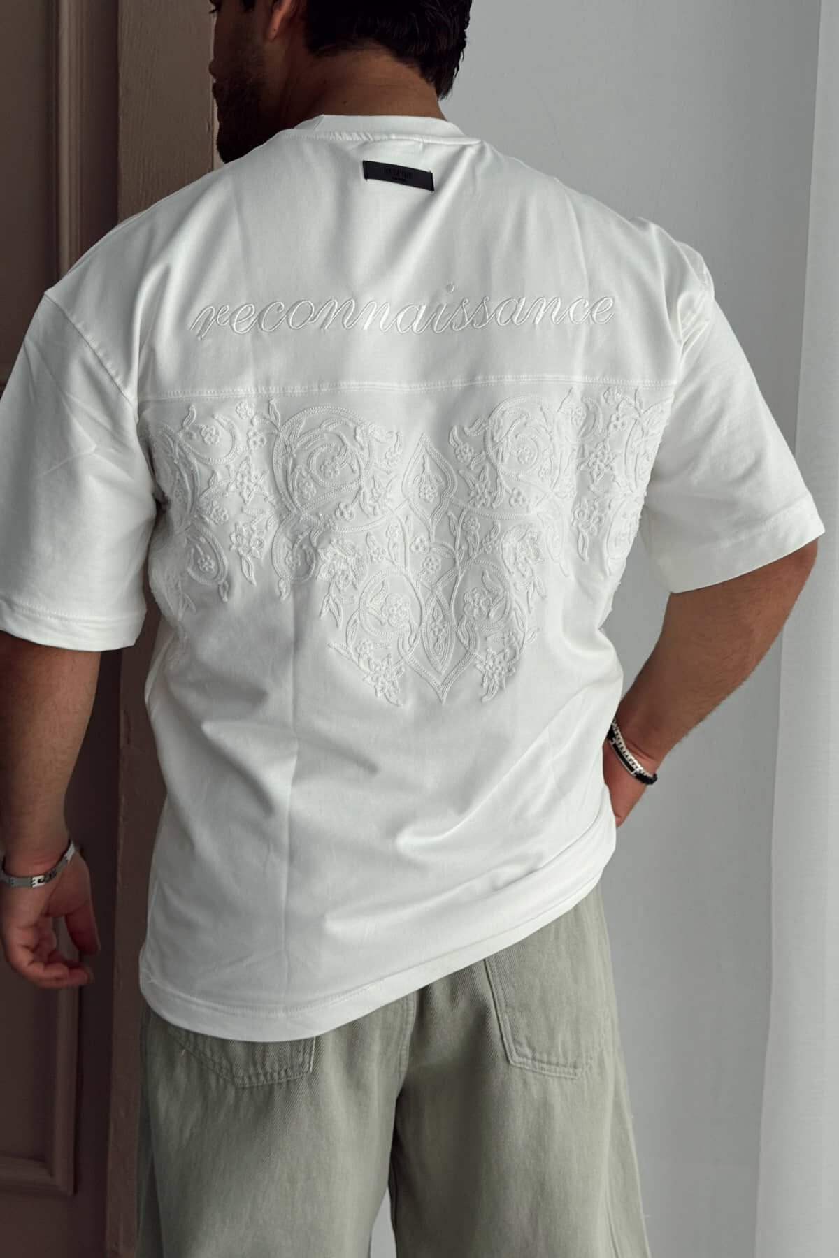 Beyaz Nakışlı T-shirt